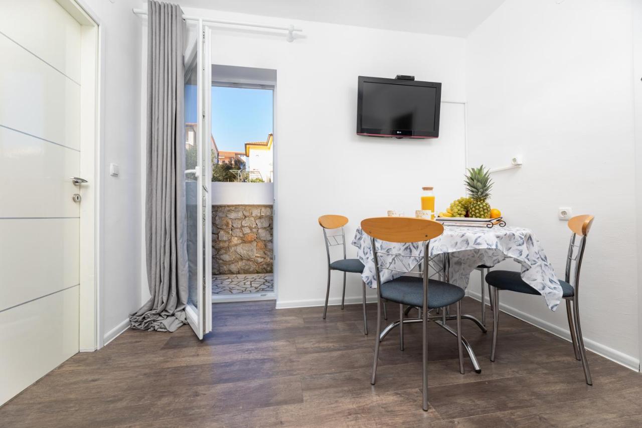 Apartments Aisa* Countryside Holiday Just 500M From The Beach! Крк Екстер'єр фото